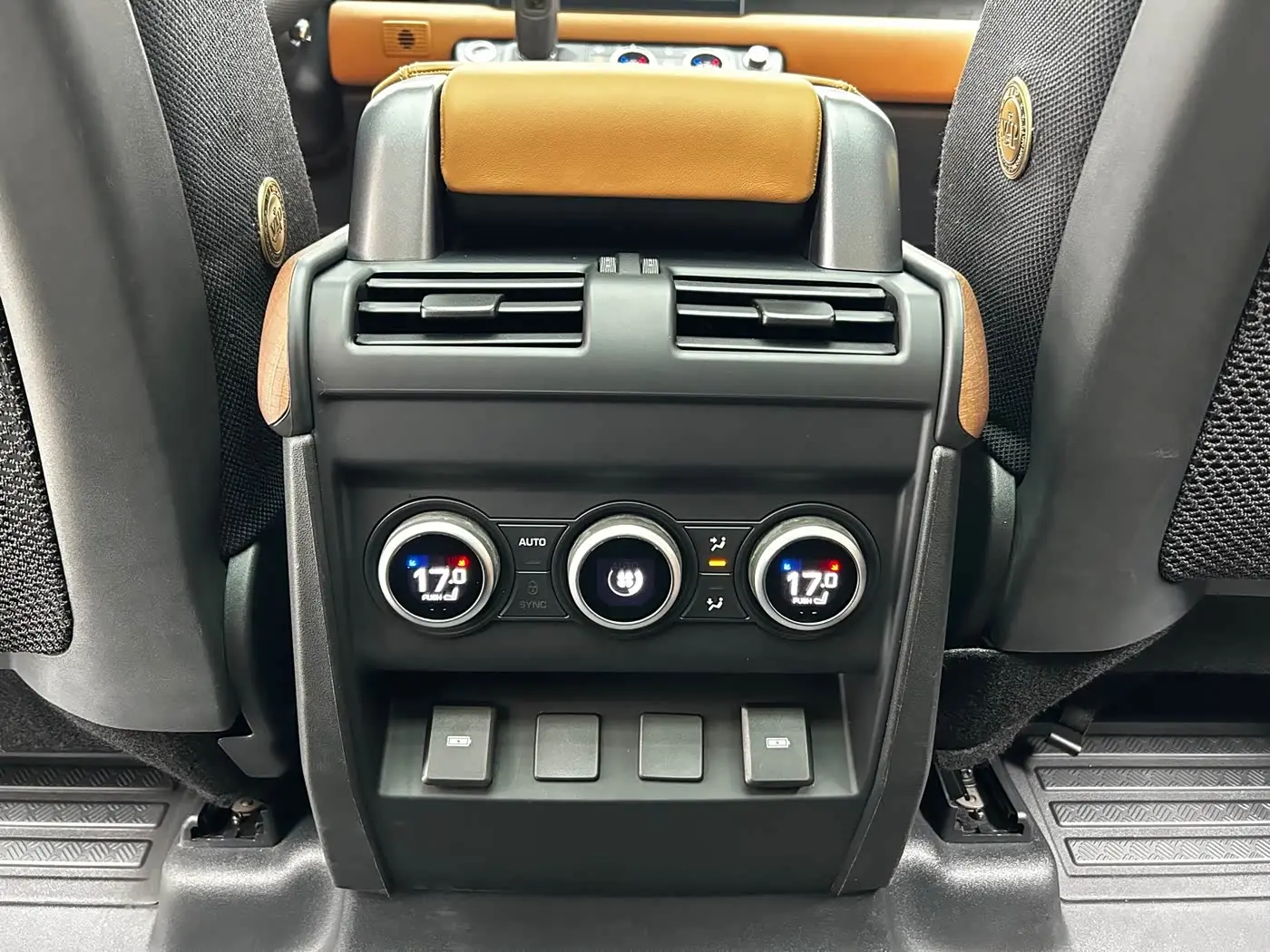 Land Rover Defender 2022 — Photo 20/20