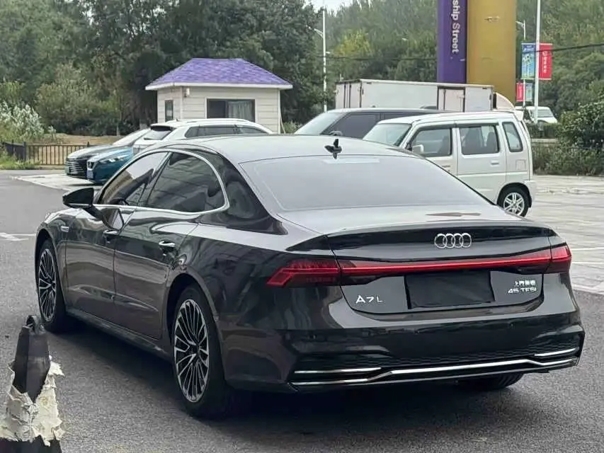 Audi A7L 2024 — Photo 8/9