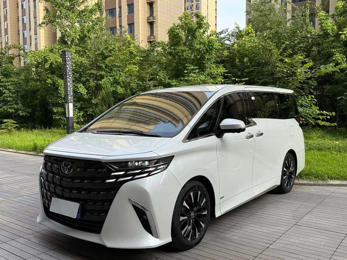 Toyota Alphard 2023 — Şəkil 2/17