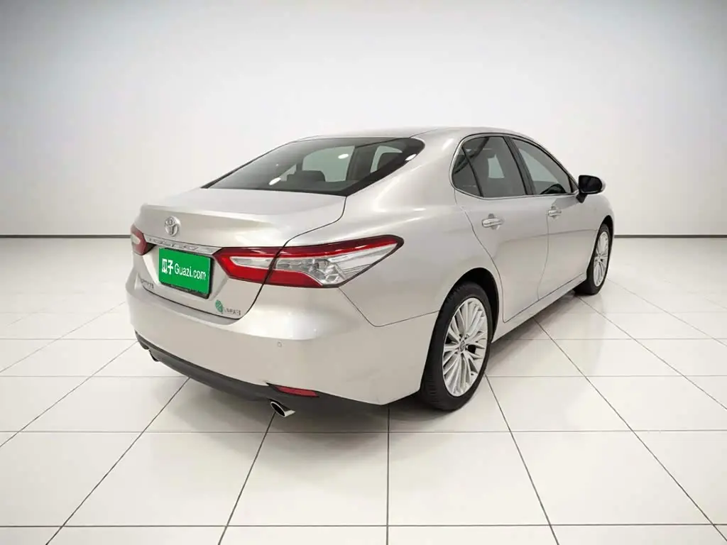 Toyota Camry 2019 — Photo 6/20