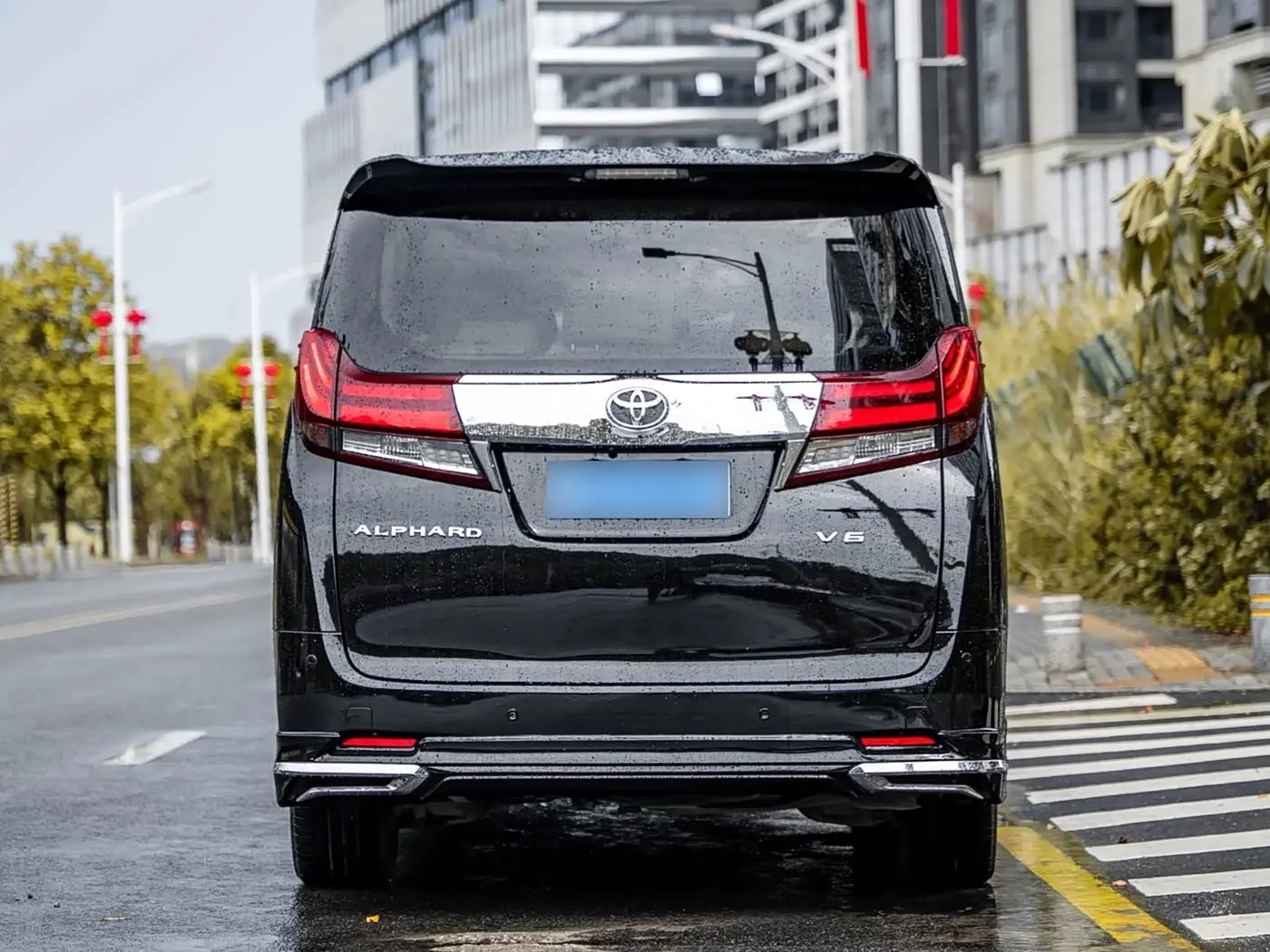 Toyota Alphard 2016 — Photo 18/18