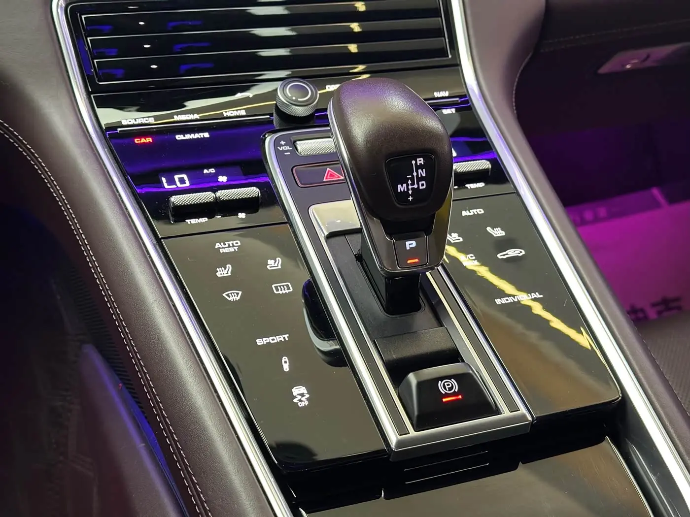 Porsche Panamera 2018 — Фото 15/20