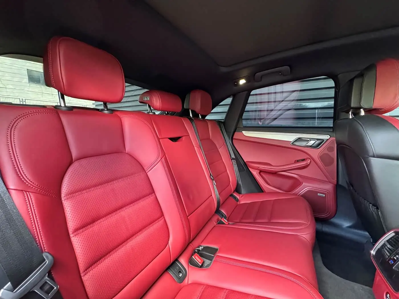 Porsche Macan 2022 — Photo 18/20