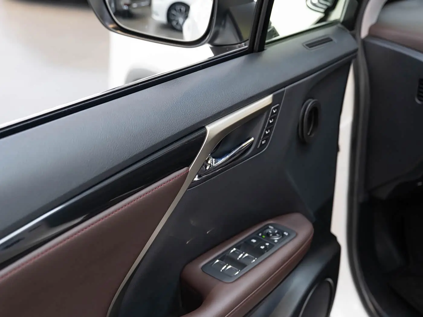 Lexus RX 2021 — Photo 19/20