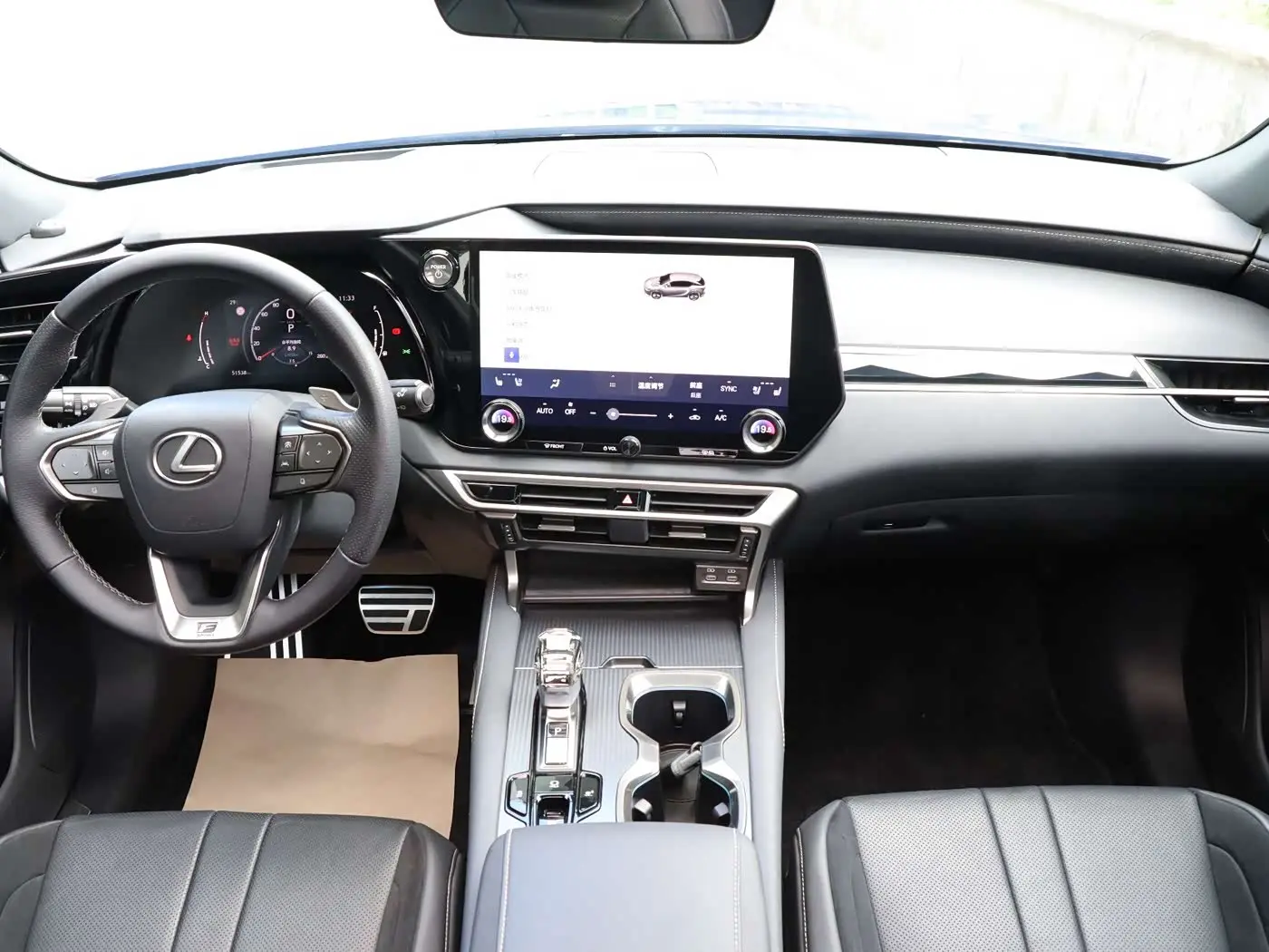 Lexus RX 2023 — Photo 16/20