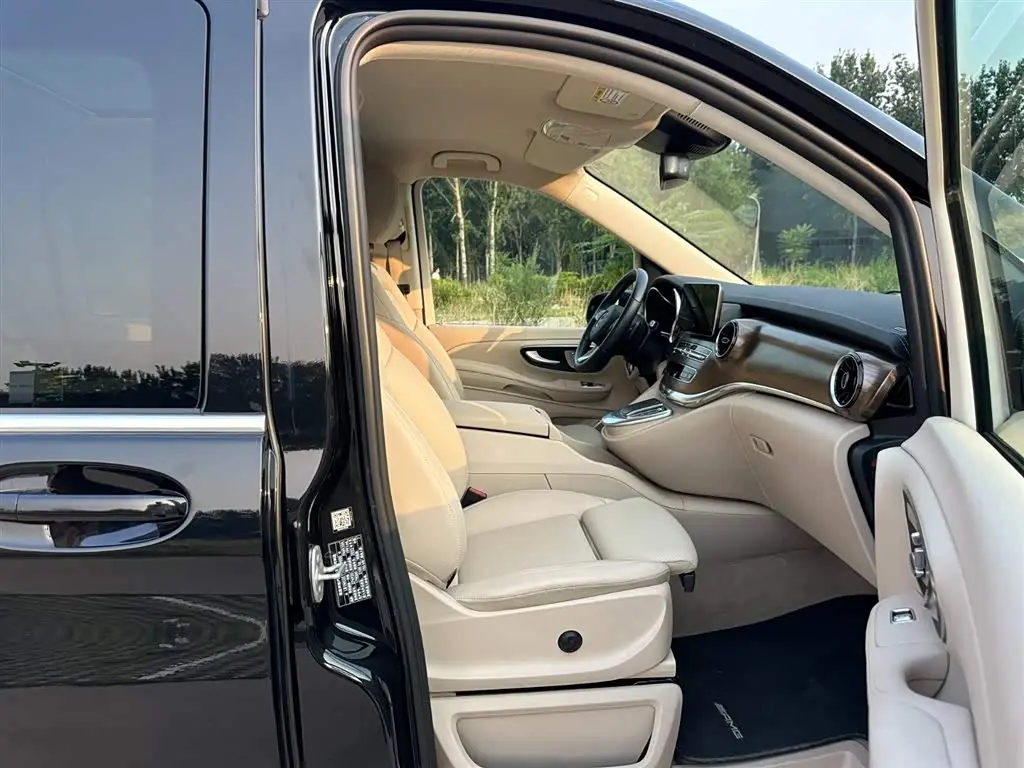 Mercedes-Benz V-Class 2023 — Photo 15/20