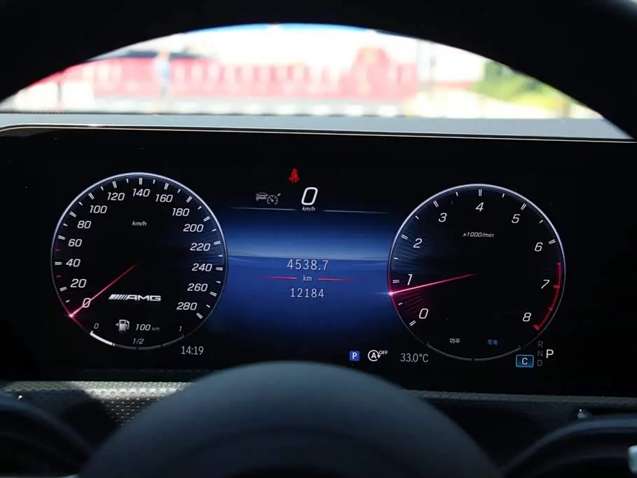 Mercedes-Benz CLA AMG 2025 — Photo 4/13