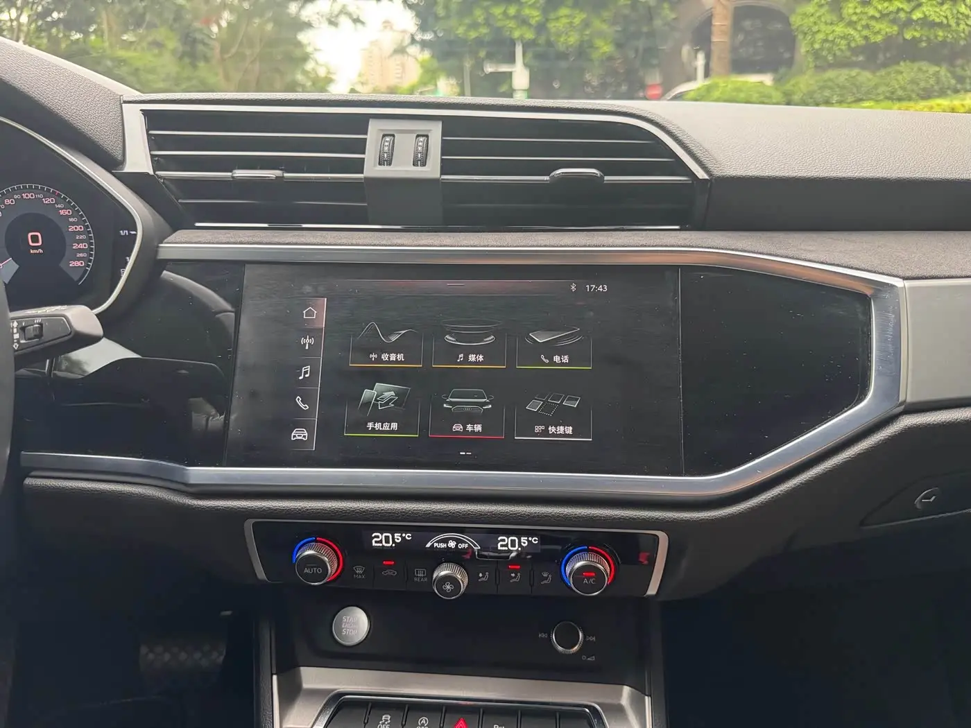 Audi Q3 2019 — Şəkil 17/20
