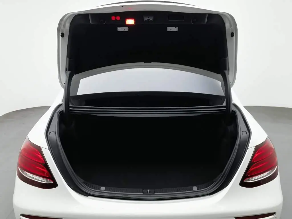 Mercedes-Benz E-Class 2019 — Фото 16/20
