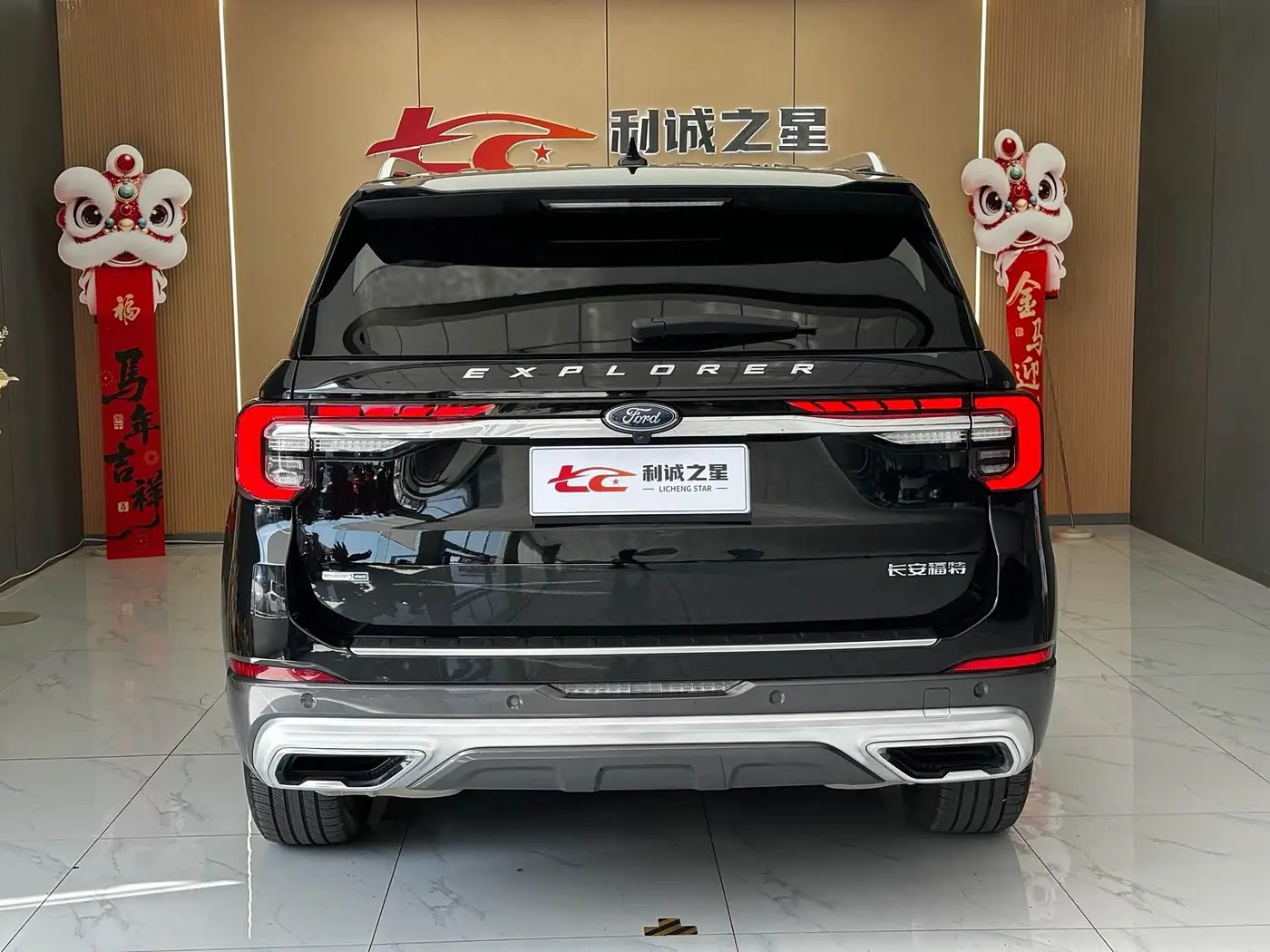Ford Explorer 2024 — Photo 5/17