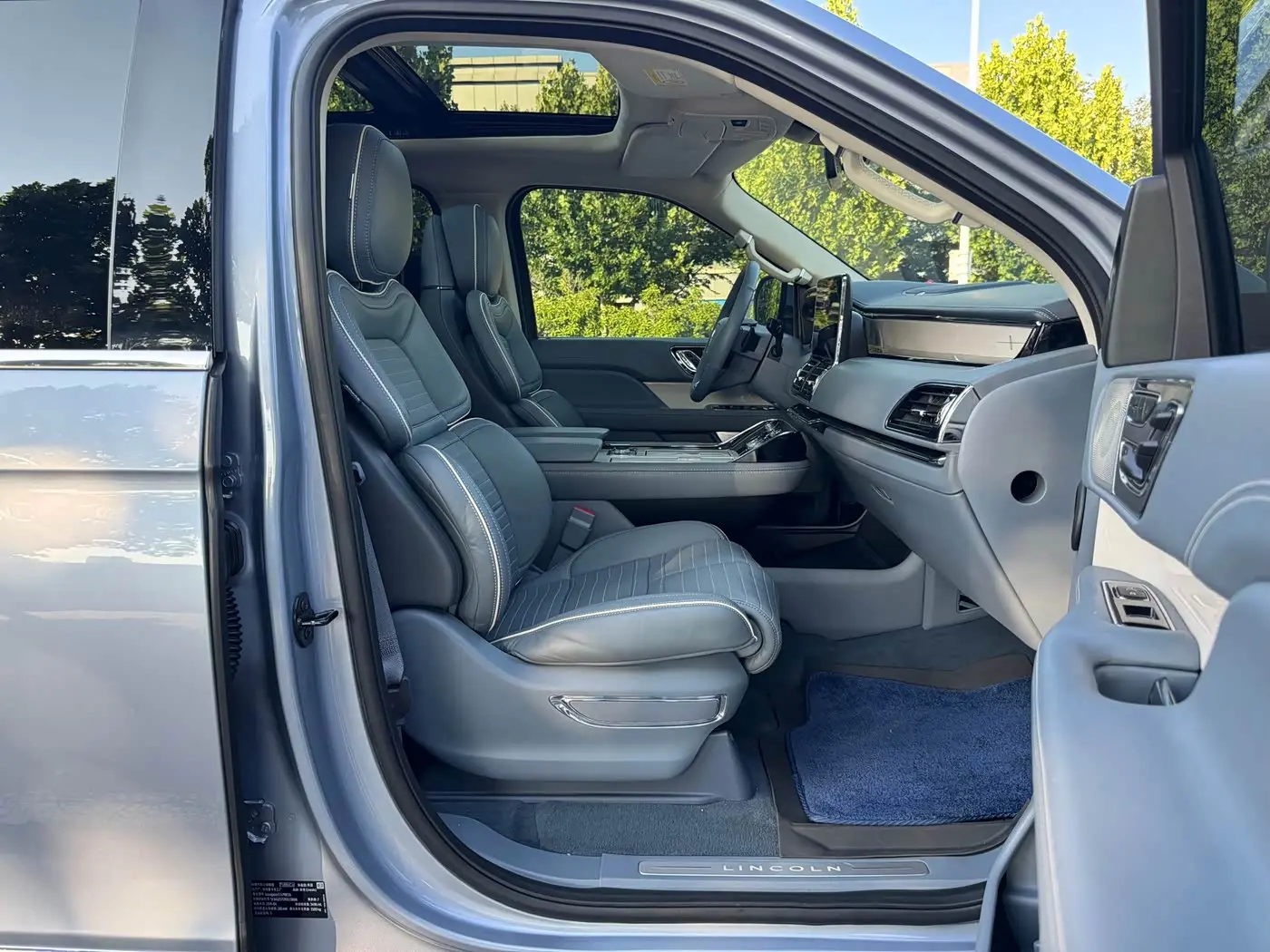 Lincoln Navigator 2019 — Photo 19/20