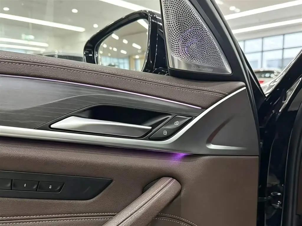 BMW 5 Series 2021 — ფოტო 7/9