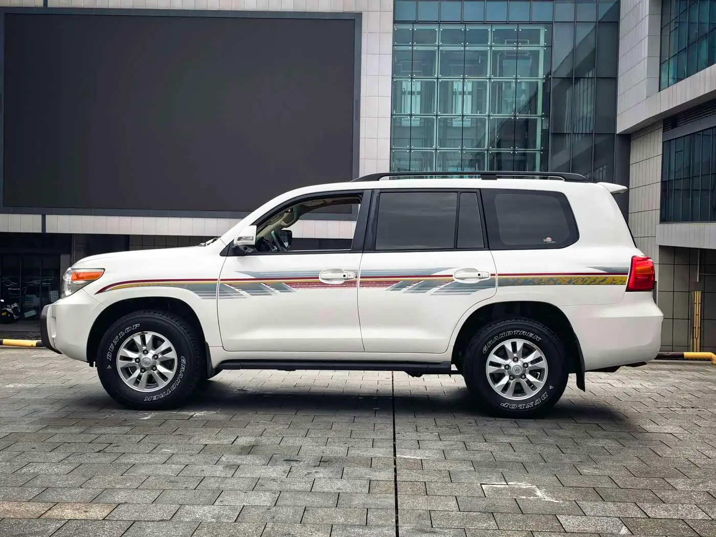 Toyota Land Cruiser 2013 — Photo 5/20