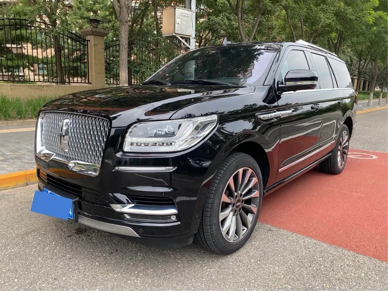 Lincoln Navigator 2019 — Photo 1/20