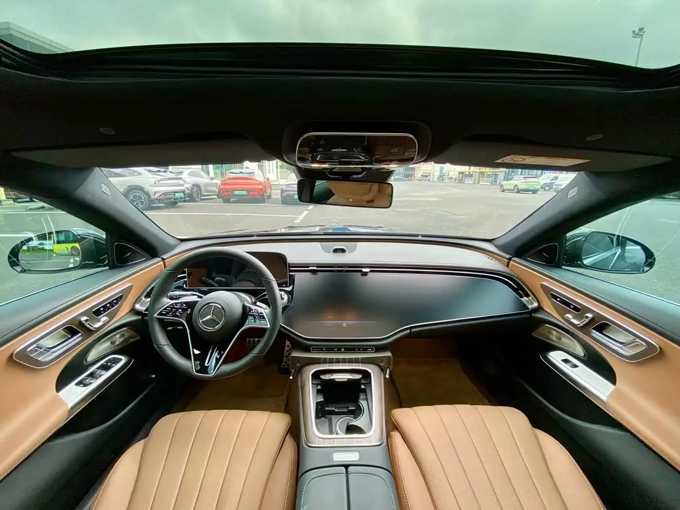 Mercedes-Benz E-Class 2025 — Фото 6/9