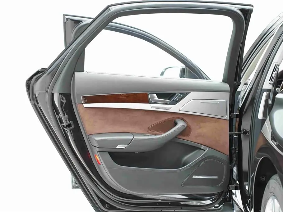 Audi A8 2013 — Photo 19/20