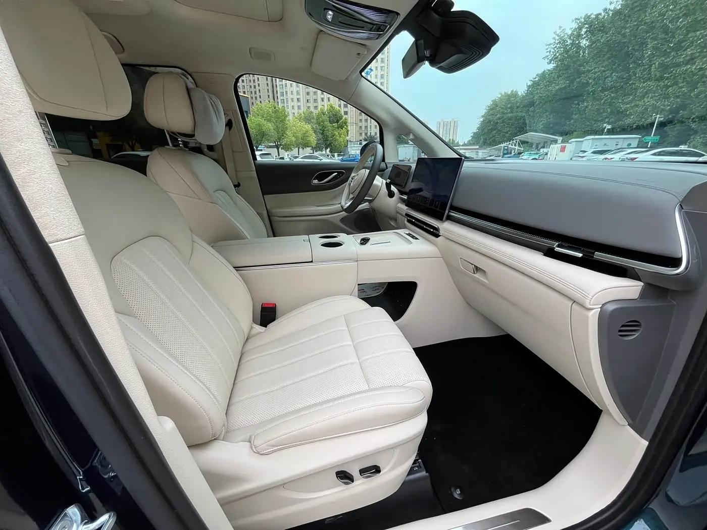 Voyah Auto Voyah Dreamer 2025 — Photo 19/20