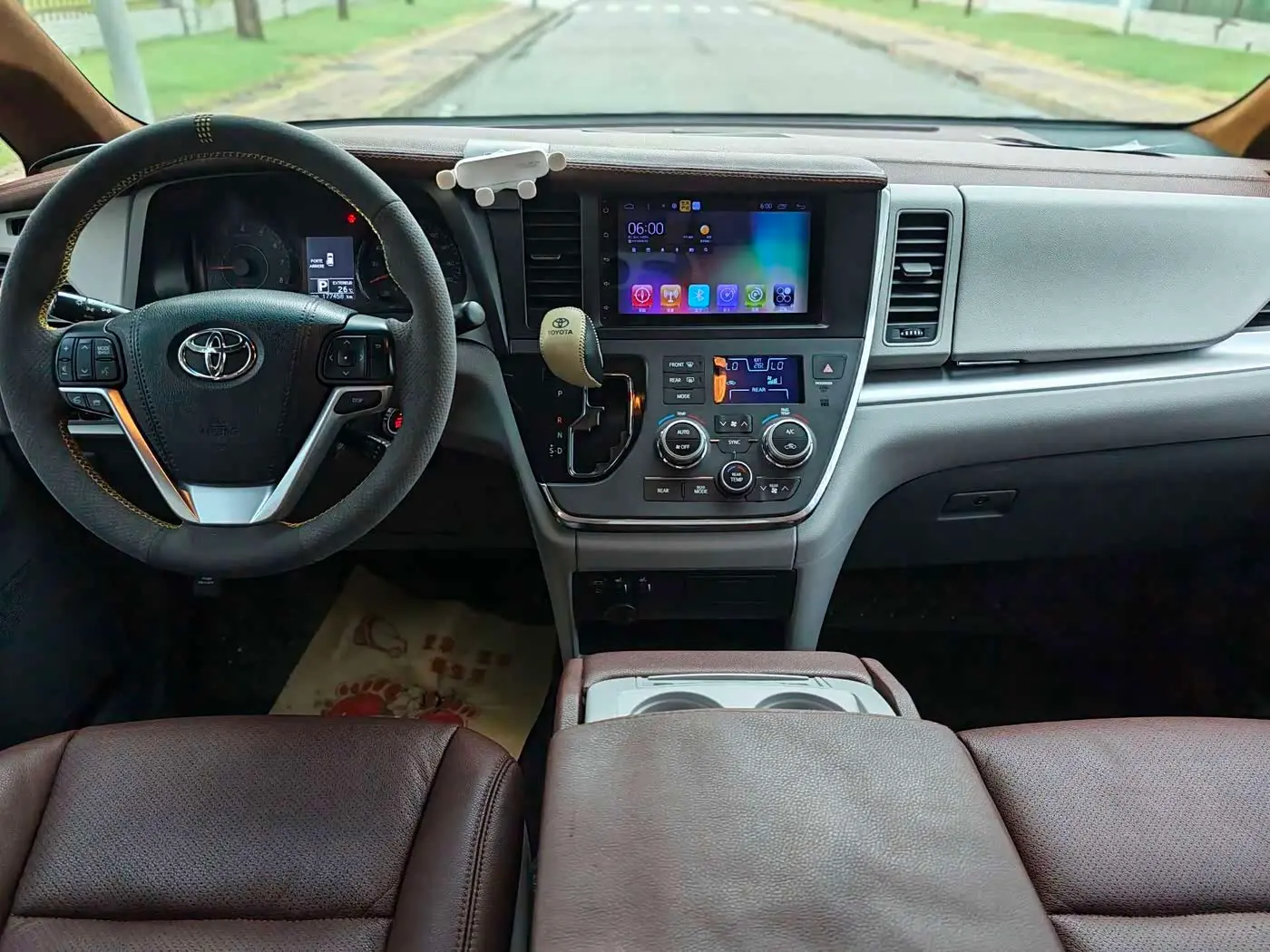 Toyota Sienna 2018 — Фото 17/20