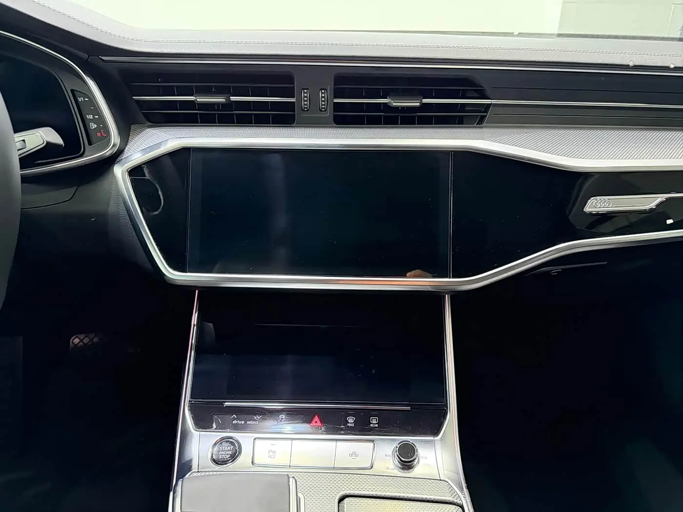 Audi A6L 2024 — Photo 8/20