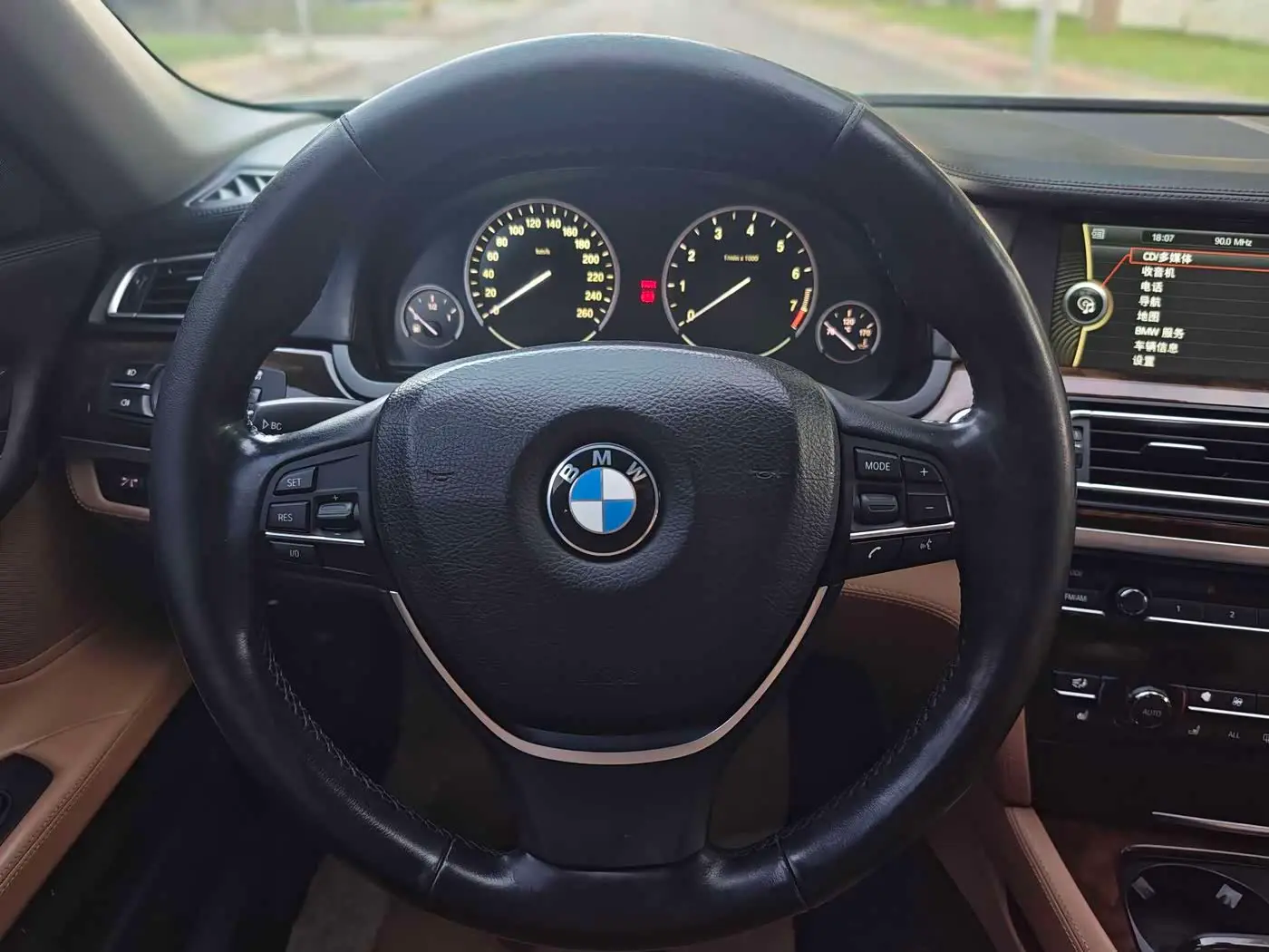 BMW 7 Series 2012 — Фото 15/20