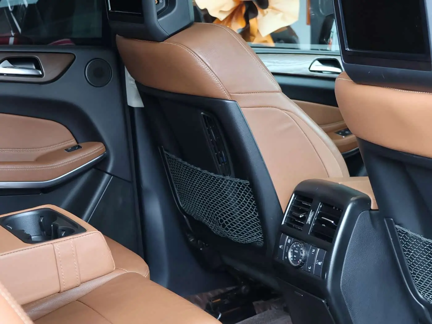 Mercedes-Benz GLS 2016 — Photo 7/18