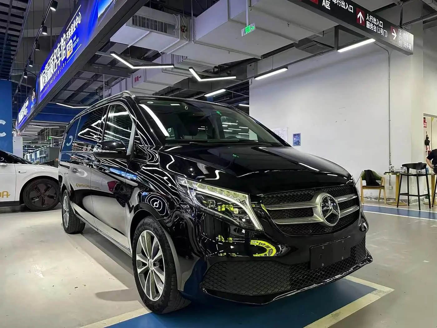Mercedes-Benz V-Class 2021 — Photo 3/17
