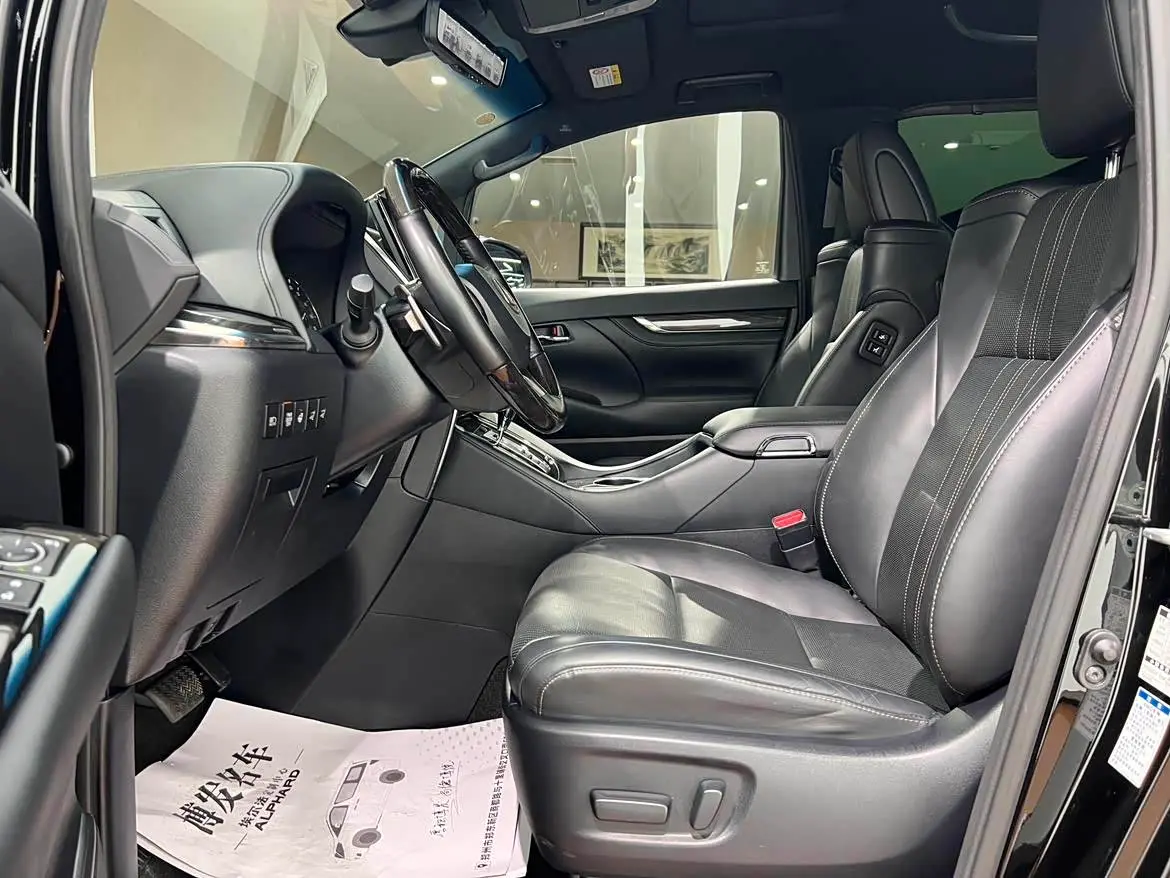 Lexus LM 2023 — Photo 12/20