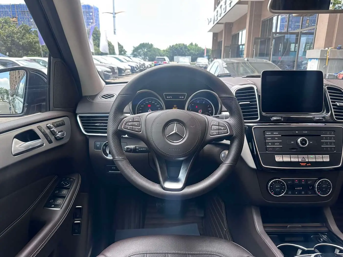 Mercedes-Benz GLS 2018 — Фото 10/16