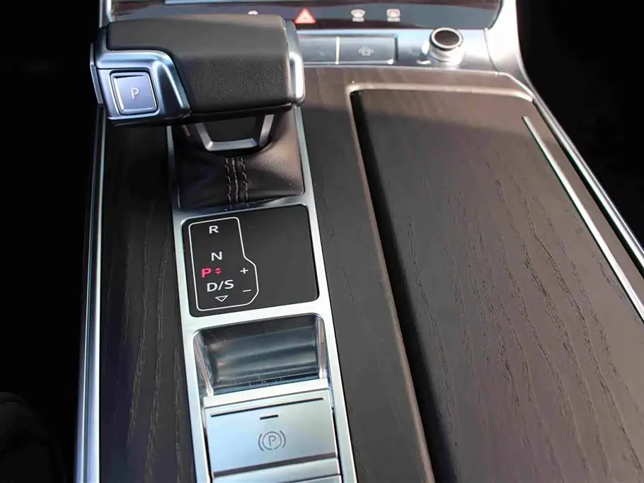 Audi A6L 2024 — Photo 7/17