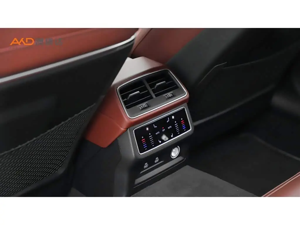 Audi A7L 2024 — Photo 9/10