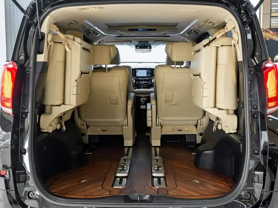 Toyota Alphard 2022 — Photo 12/20