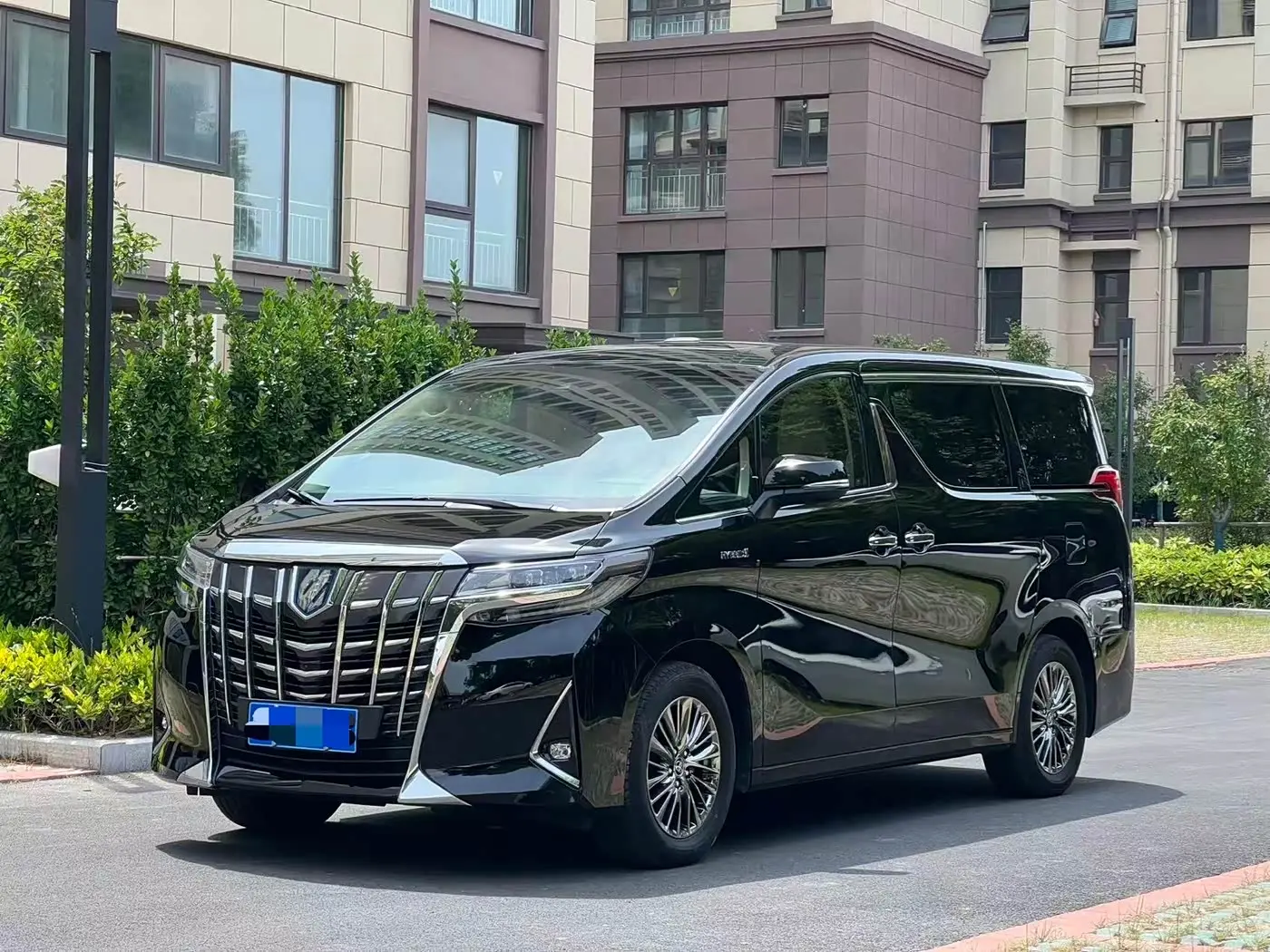 Toyota Alphard 2021 — Photo 1/12