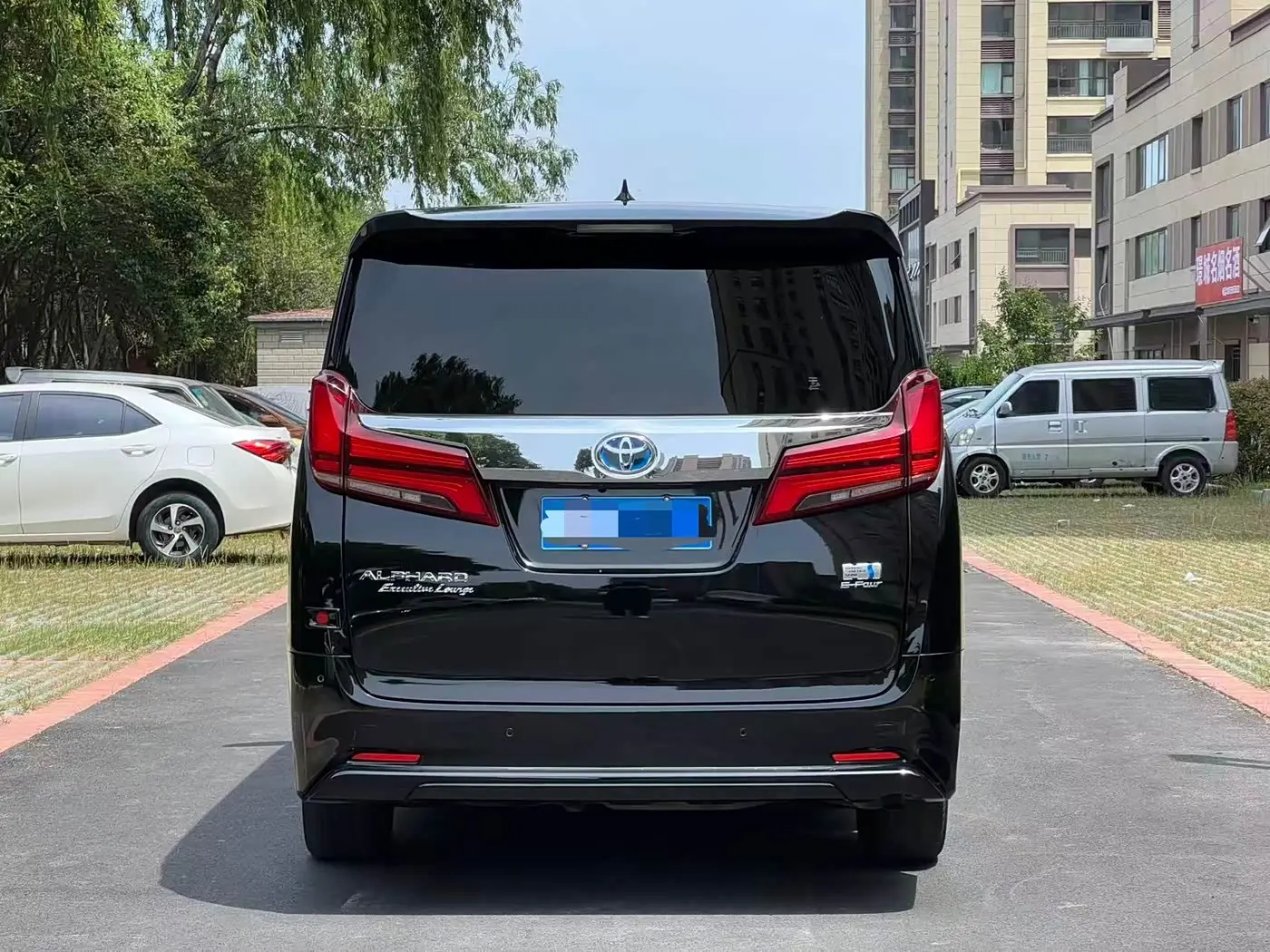 Toyota Alphard 2021 — Photo 11/12