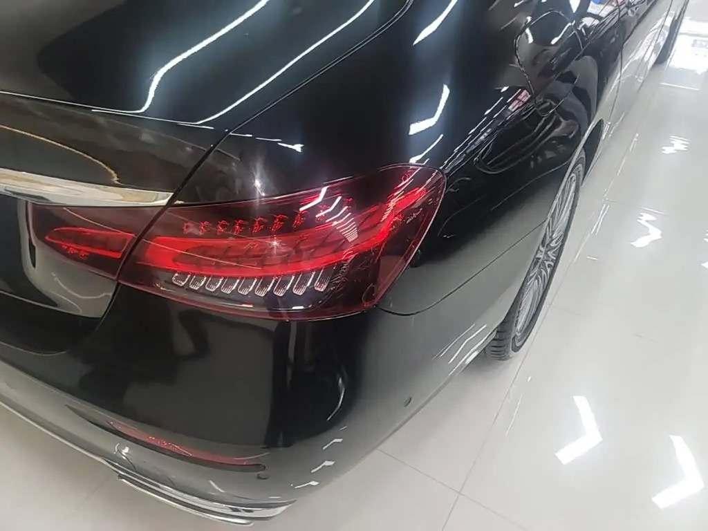 Mercedes-Benz E-Class 2023 — Photo 8/20