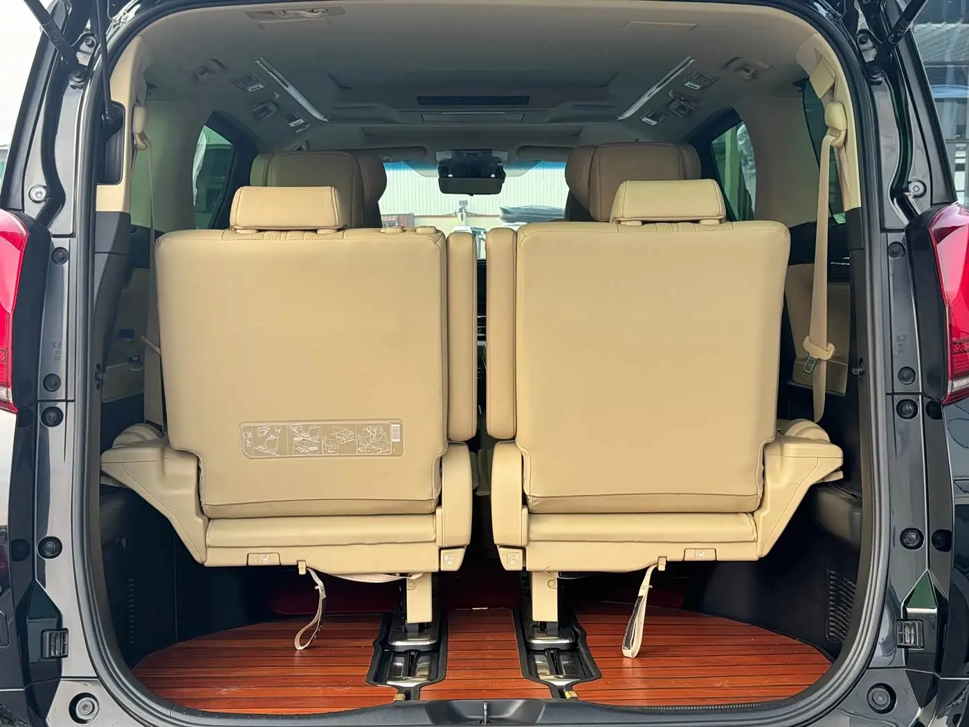 Toyota Alphard 2020 — Photo 7/14