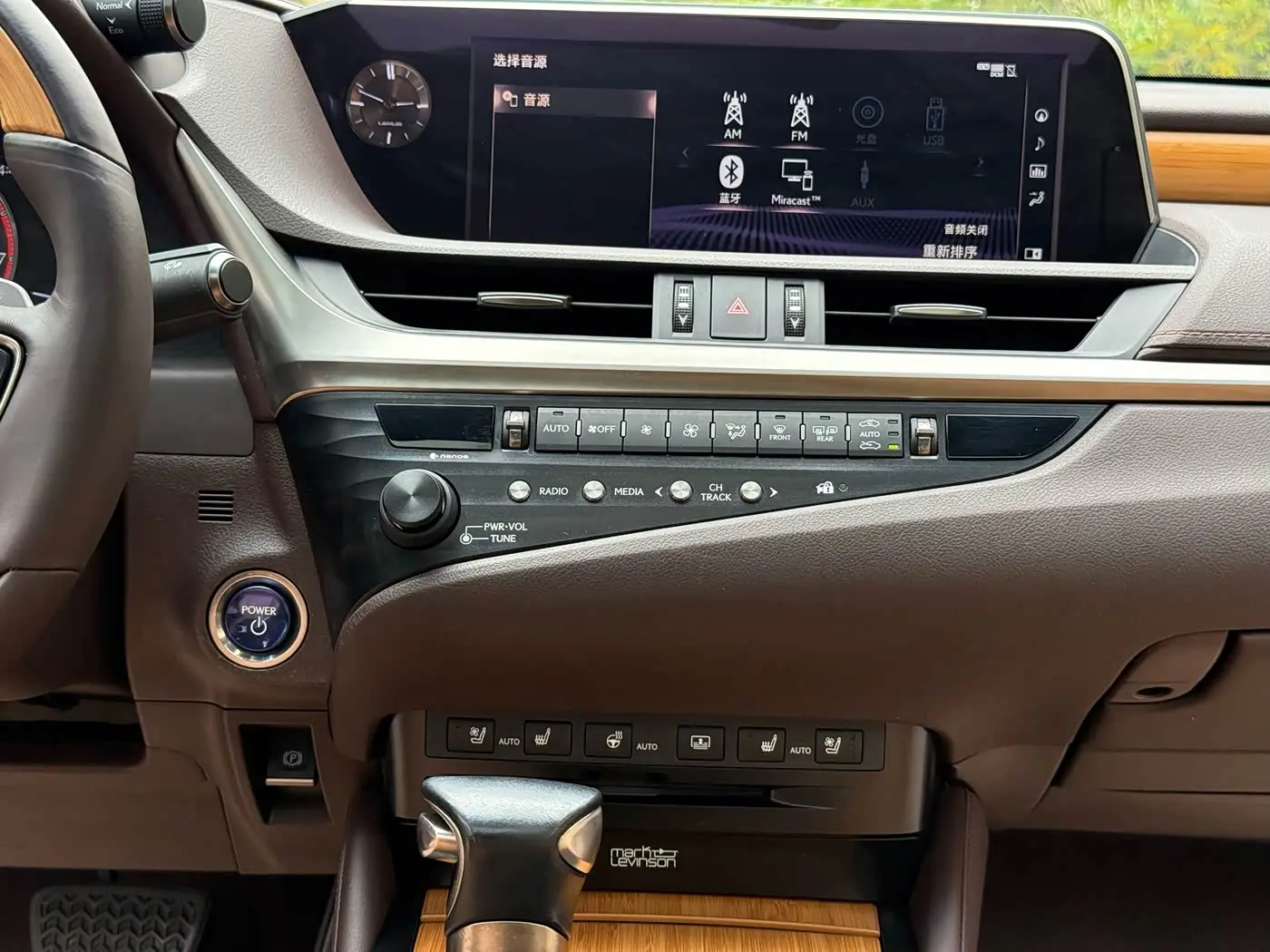 Lexus ES 2020 — Photo 14/20