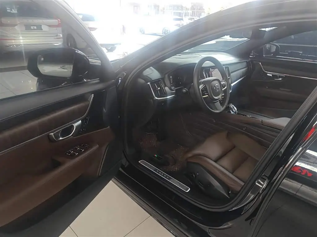 Volvo S90 2024 — Photo 16/20