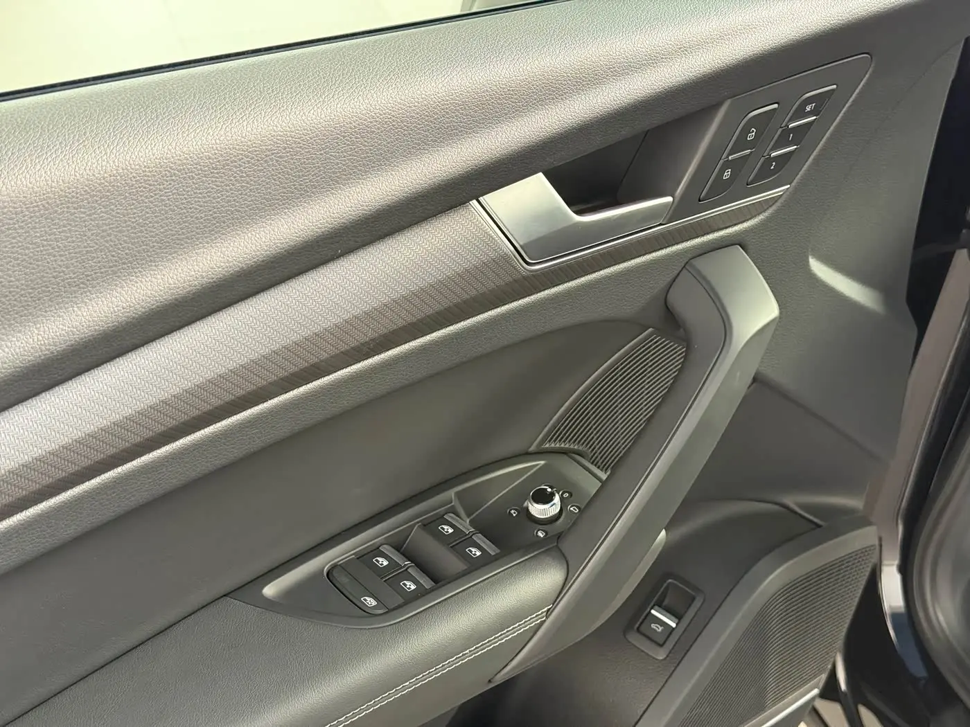 Audi Q5L 2023 — Photo 13/16