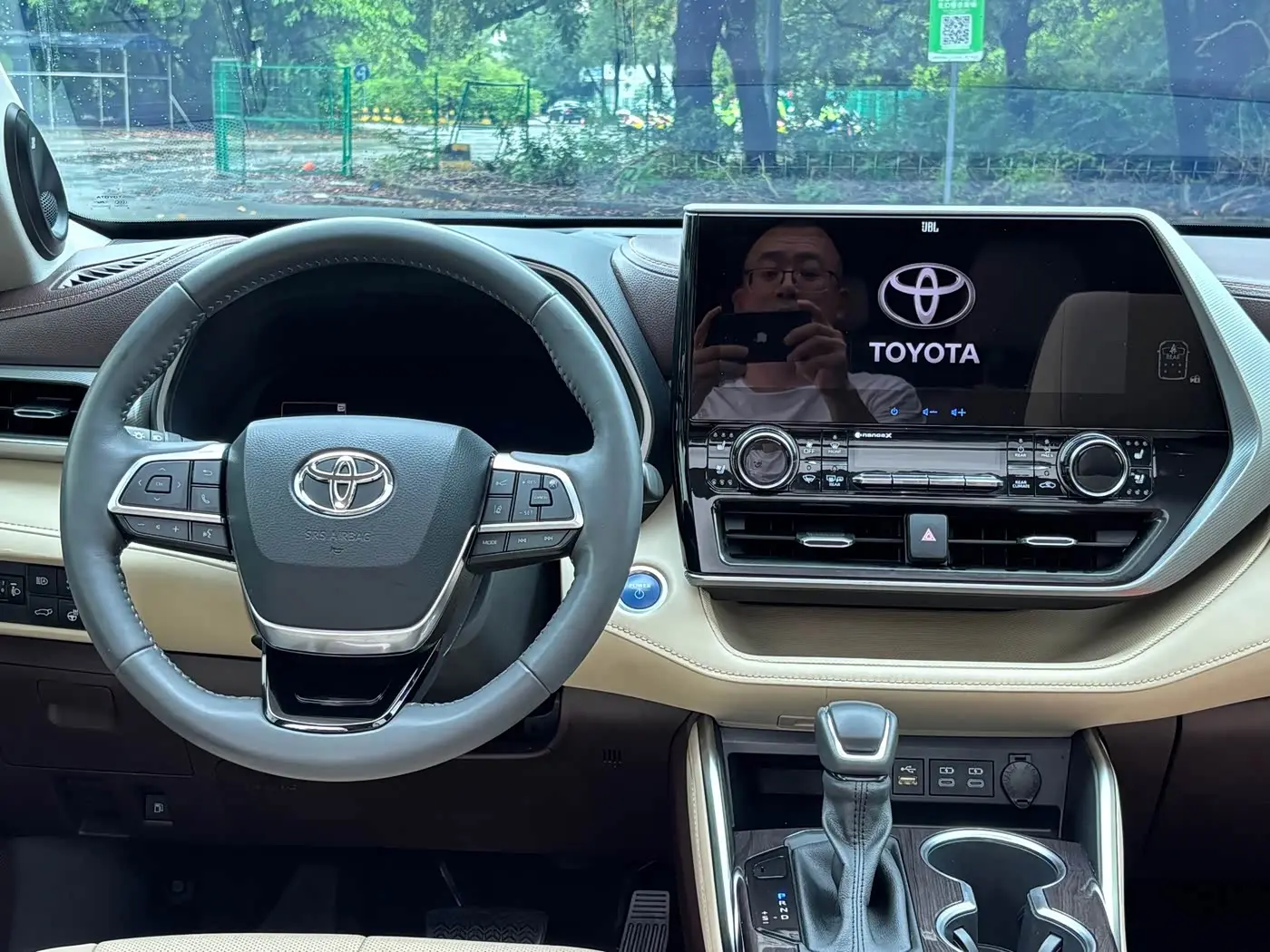 Toyota Highlander 2021 — Photo 15/20