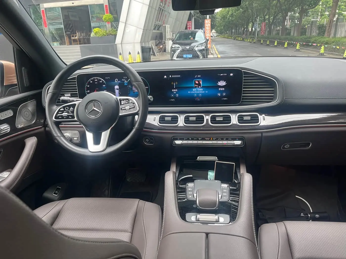 Mercedes-Benz GLS 2022 — Photo 8/12