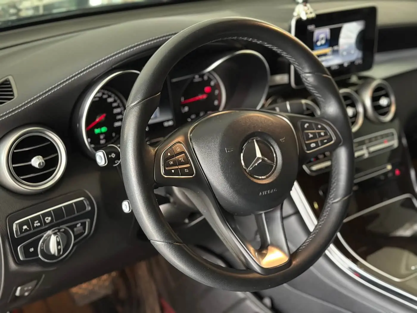 Mercedes-Benz GLC 2018 — Фото 6/20