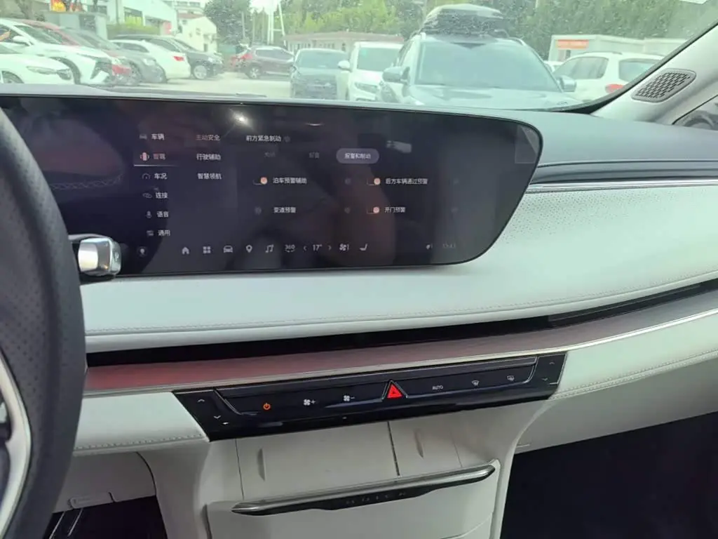 Buick GL8 New Energy 2025 — Photo 13/20