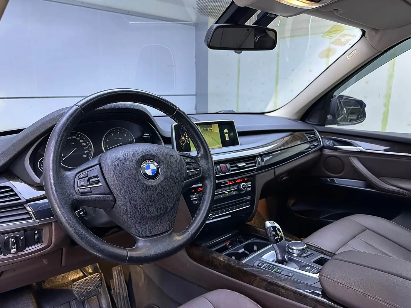 BMW X5 2015 — Photo 8/12