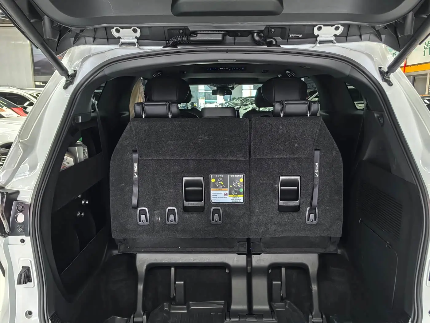 Toyota Sienna 2023 — Фото 18/19