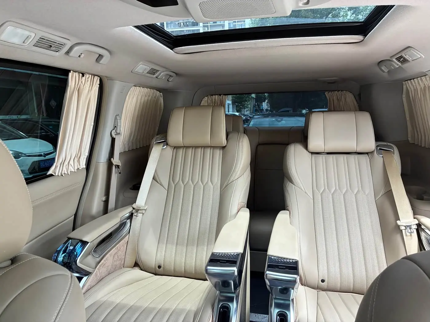 Nissan Quest 2015 — Фото 8/12