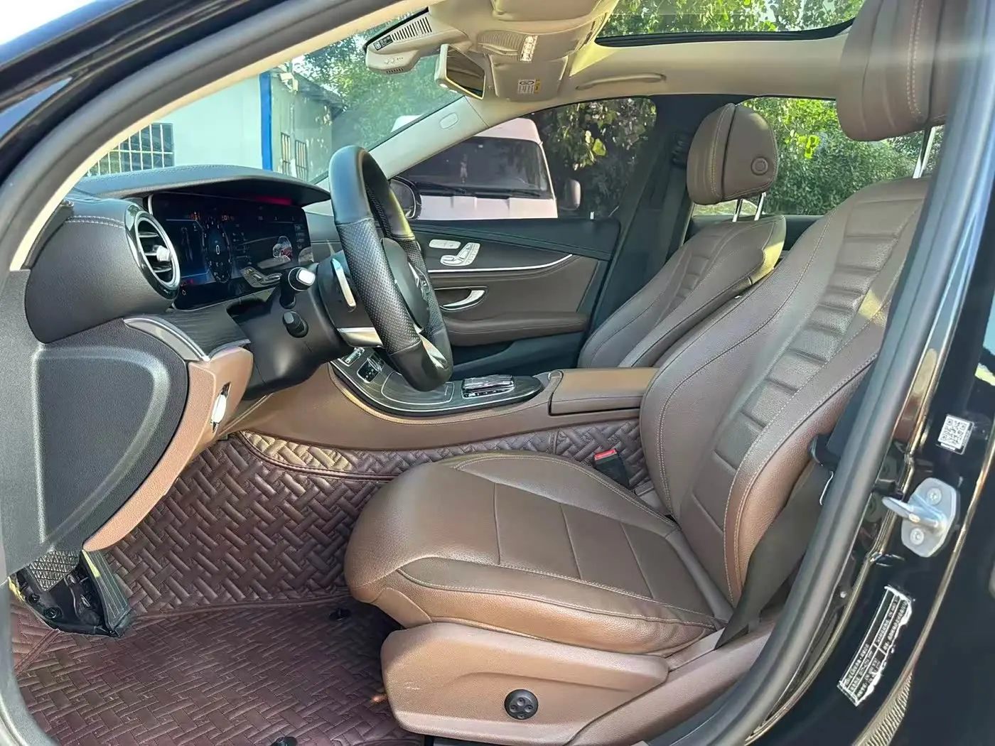 Mercedes-Benz E-Class 2019 — Photo 5/10