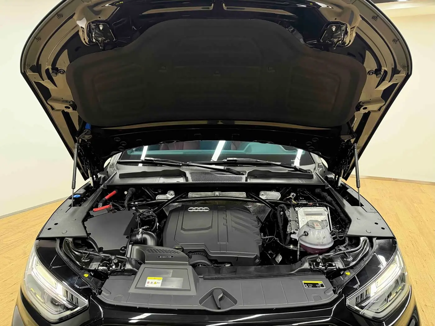 Audi Q5L 2024 — Photo 6/20
