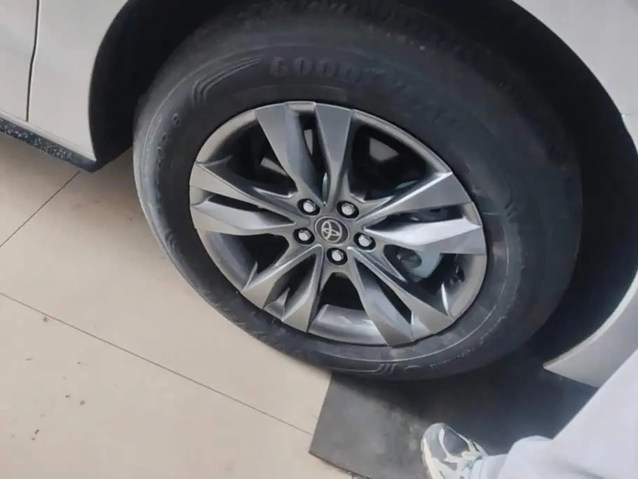Toyota Sienna 2026 — Photo 6/16