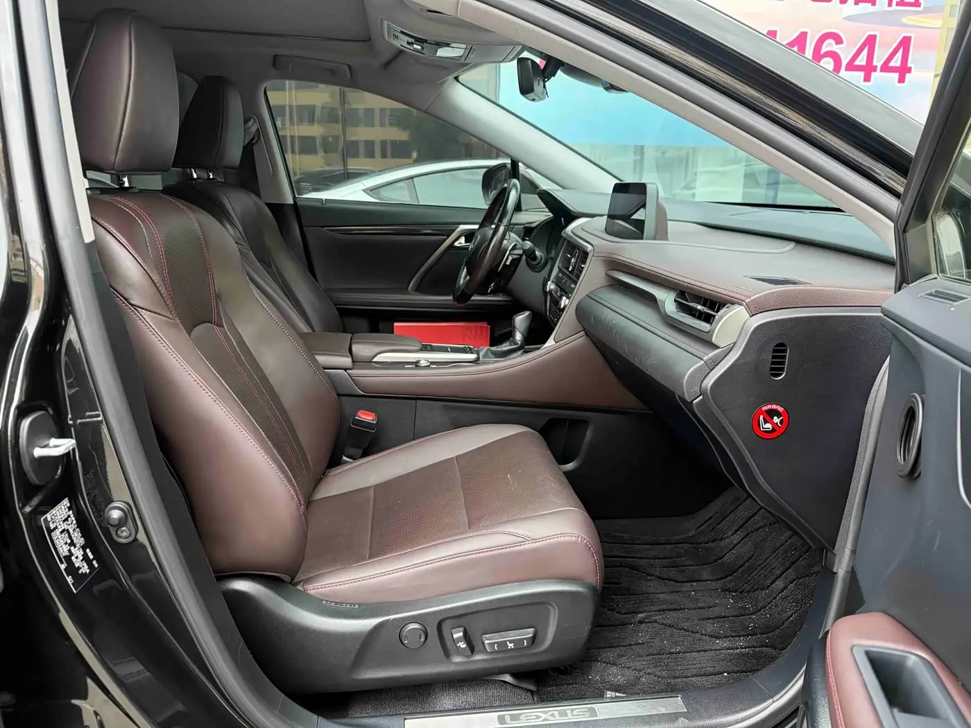 Lexus RX 2022 — Şəkil 6/9