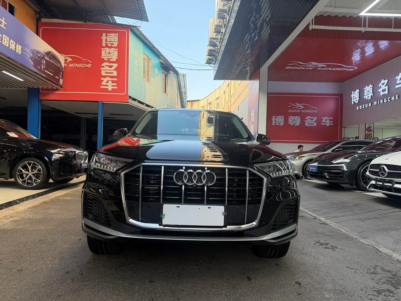 Audi Q7 2023 — Photo 2/20